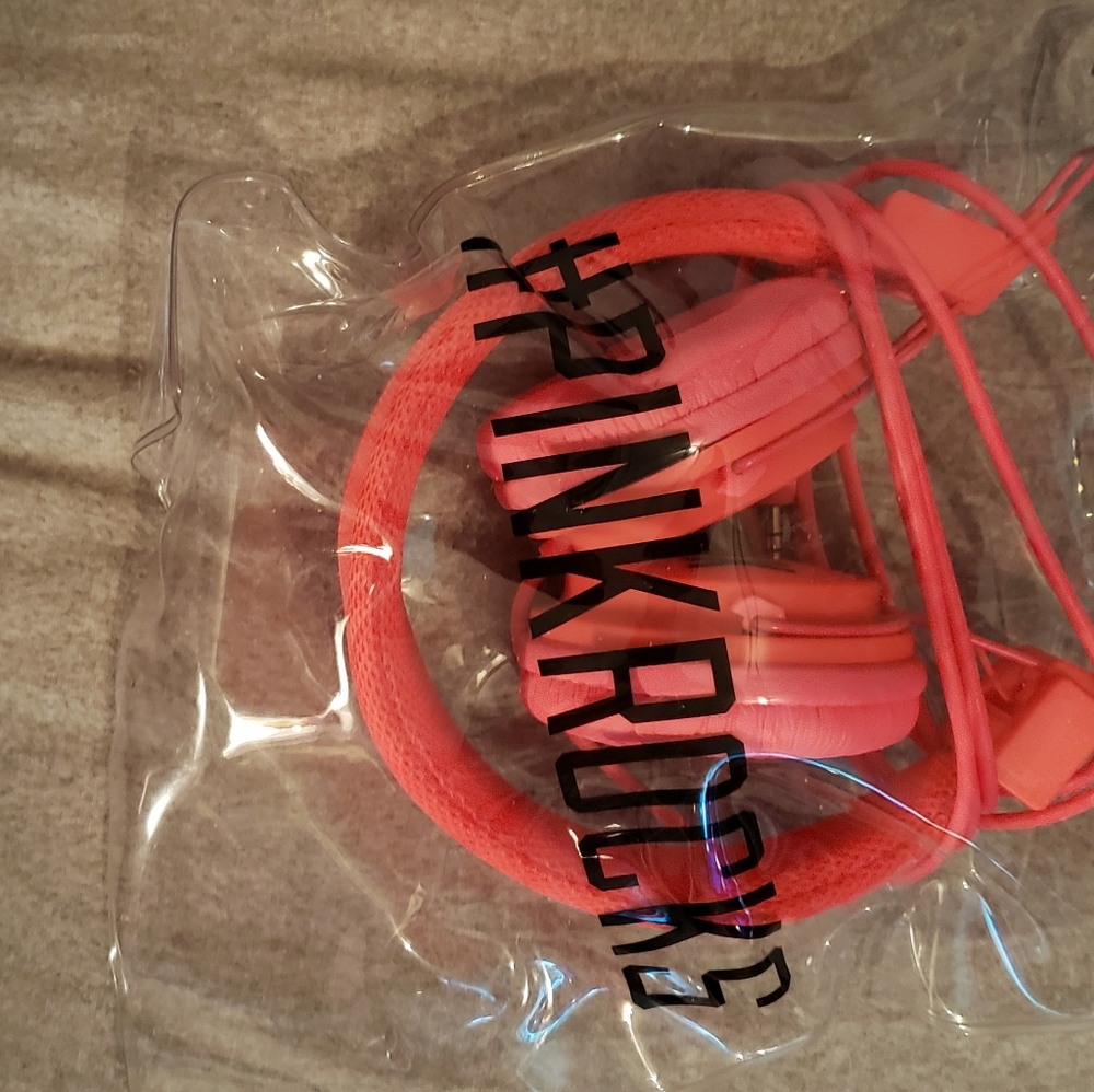 Pink Head Phones - Picture 2 of 3